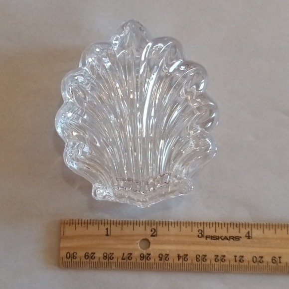 Vintage glass shell dish with lid similar to coquille with scalloped edge EUC - Picture 10 of 10